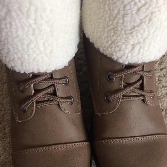 4/$25 π LAST PAIR! βSoβ brand Sherpa top booties - Picture 4 of 9